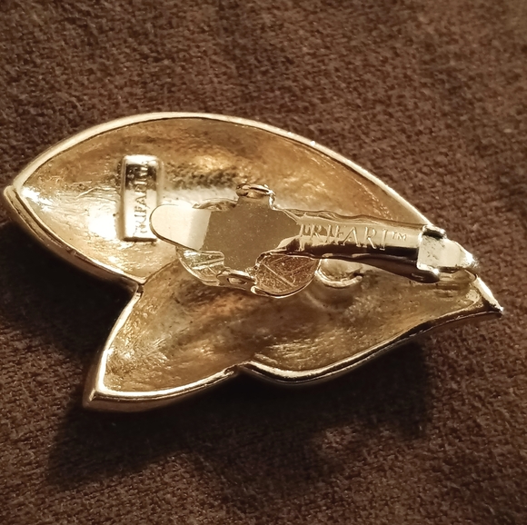 Vintage Trifari TM Clip Earrings - Picture 2 of 11